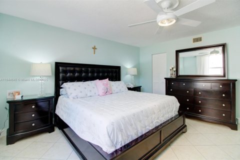 Condo in Hallandale Beach, Florida, 1 bedroom  № 1840708 - photo 3
