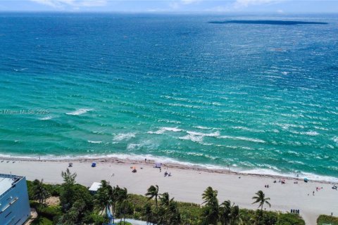 Condo in Hallandale Beach, Florida, 1 bedroom  № 1840708 - photo 17