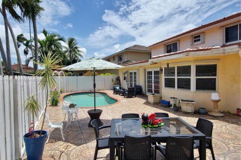 House in Miami, Florida 4 bedrooms, 249.81 sq.m. № 1828858 - photo 22