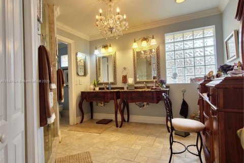 House in Miami, Florida 4 bedrooms, 249.81 sq.m. № 1828858 - photo 18