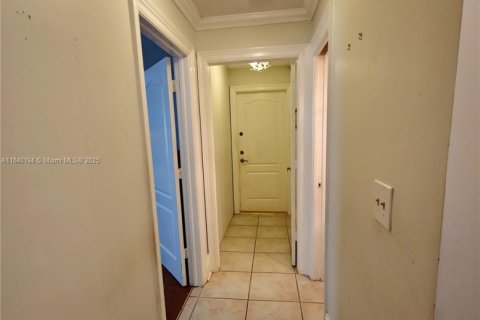 House in Miami, Florida 4 bedrooms, 249.81 sq.m. № 1828858 - photo 10