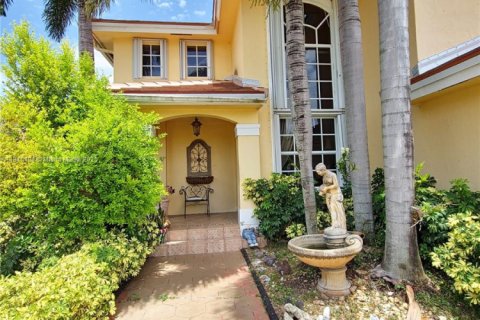 House in Miami, Florida 4 bedrooms, 249.81 sq.m. № 1828858 - photo 3