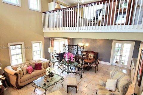 House in Miami, Florida 4 bedrooms, 249.81 sq.m. № 1828858 - photo 4