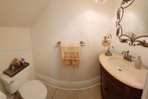 House in Miami, Florida 4 bedrooms, 249.81 sq.m. № 1828858 - photo 11