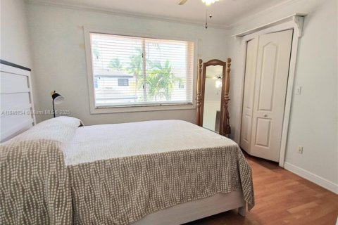 House in Miami, Florida 4 bedrooms, 249.81 sq.m. № 1828858 - photo 20
