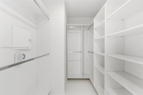Condo in Miami, Florida, 1 bedroom № 1871912 - photo 14