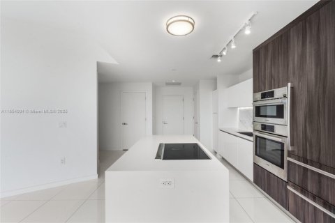 Condo in Miami, Florida, 1 bedroom № 1871912 - photo 5