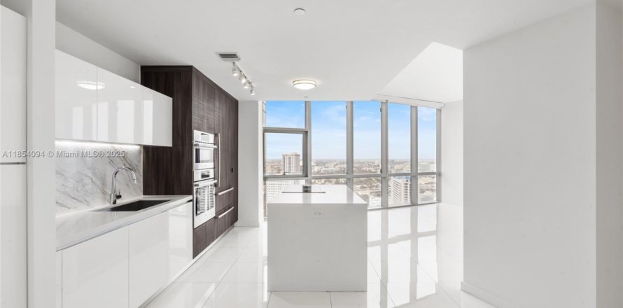 Condo in Miami, Florida, 1 bedroom № 1871912