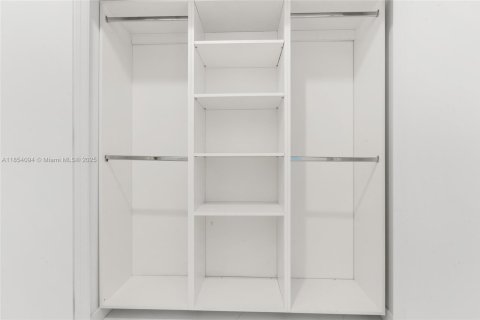 Condo in Miami, Florida, 1 bedroom № 1871912 - photo 15