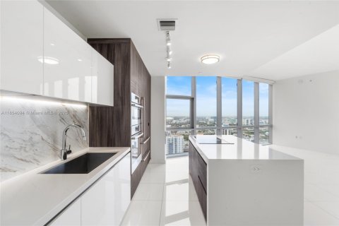 Condo in Miami, Florida, 1 bedroom № 1871912 - photo 7