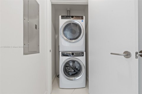 Condo in Miami, Florida, 1 bedroom № 1871912 - photo 20