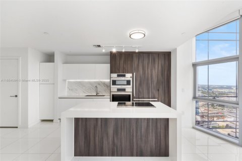 Condo in Miami, Florida, 1 bedroom № 1871912 - photo 3