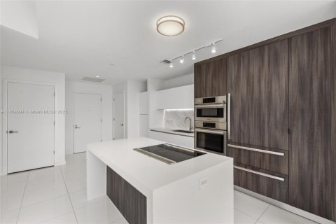 Condo in Miami, Florida, 1 bedroom № 1871912 - photo 4