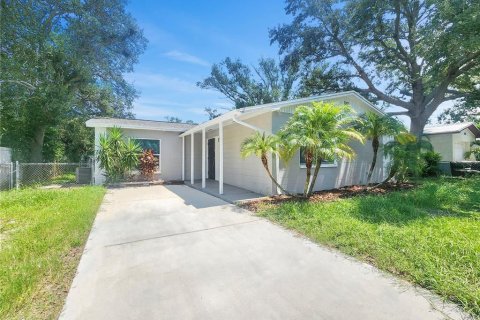 Casa en alquiler en Seminole, Florida, 3 dormitorios, 129.32 m2 № 1853034 - foto 1