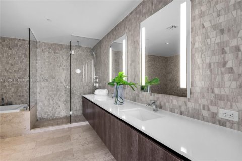 Condominio en venta en Miami, Florida, 2 dormitorios, 112.23 m2 № 1979484 - foto 15