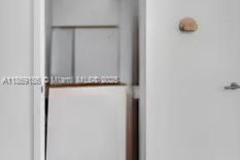 Condominio en venta en Miami, Florida, 2 dormitorios, 112.23 m2 № 1979484 - foto 10