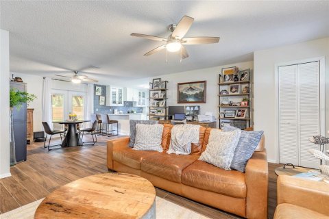 House in Edgewater, Florida 3 bedrooms, 107.95 sq.m. № 1876373 - photo 10
