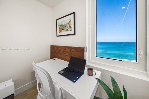 Condo in Miami Beach, Florida, 2 bedrooms  № 2022948 - photo 26