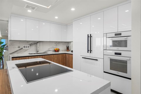 Condo in Miami Beach, Florida, 2 bedrooms  № 2022948 - photo 6