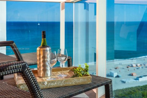 Condo in Miami Beach, Florida, 2 bedrooms  № 2022948 - photo 12