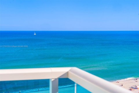 Condo in Miami Beach, Florida, 2 bedrooms  № 2022948 - photo 13