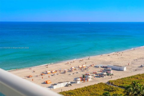 Condo in Miami Beach, Florida, 2 bedrooms  № 2022948 - photo 14
