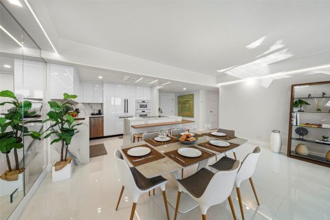 Condo in Miami Beach, Florida, 2 bedrooms  № 2022948 - photo 9