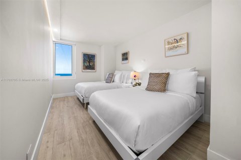 Condo in Miami Beach, Florida, 2 bedrooms  № 2022948 - photo 17