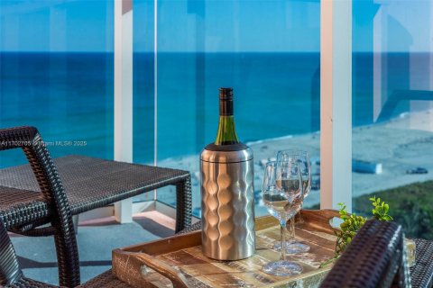 Condo in Miami Beach, Florida, 2 bedrooms  № 2022948 - photo 11