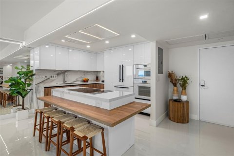 Condo in Miami Beach, Florida, 2 bedrooms  № 2022948 - photo 7