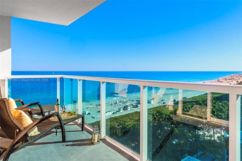 Condo in Miami Beach, Florida, 2 bedrooms  № 2022948 - photo 15