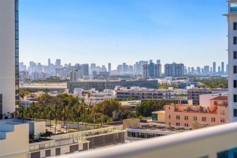 Condo in Miami Beach, Florida, 2 bedrooms  № 2022948 - photo 16