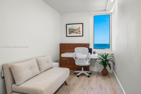 Condo in Miami Beach, Florida, 2 bedrooms  № 2022948 - photo 25