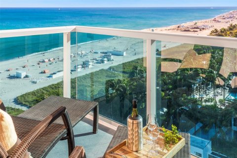 Condo in Miami Beach, Florida, 2 bedrooms  № 2022948 - photo 10