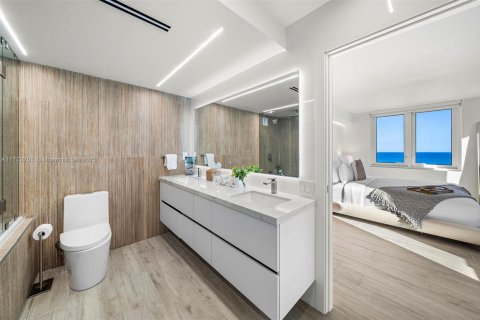 Condo in Miami Beach, Florida, 2 bedrooms  № 2022948 - photo 22