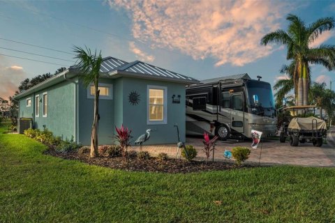 Casa en venta en Polk City, Florida, 2 dormitorios, 113.06 m2 № 1754687 - foto 1