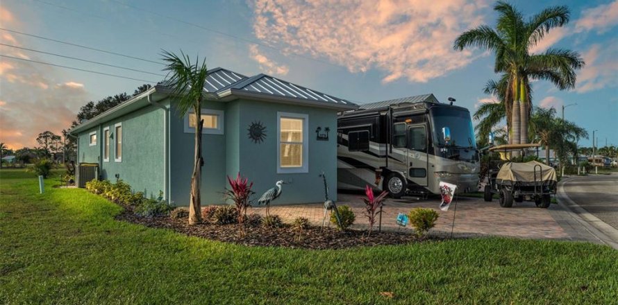 House in Polk City, Florida 2 bedrooms, 113.06 sq.m. № 1754687
