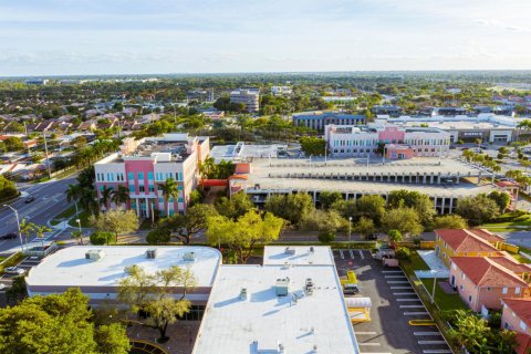 Propiedad comercial en alquiler en Miami, Florida № 977031 - foto 1