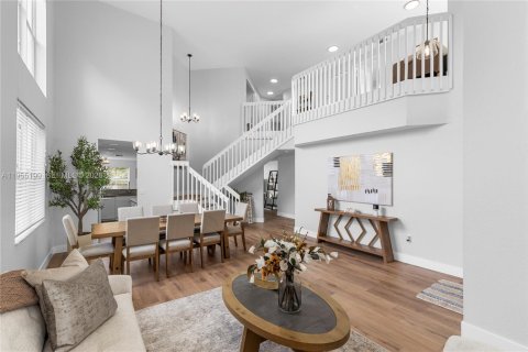 House in Pembroke Pines, Florida 4 bedrooms, 251.67 sq.m. № 2009589 - photo 2