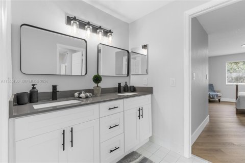 House in Pembroke Pines, Florida 4 bedrooms, 251.67 sq.m. № 2009589 - photo 25