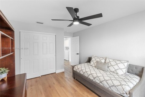 House in Pembroke Pines, Florida 4 bedrooms, 251.67 sq.m. № 2009589 - photo 13