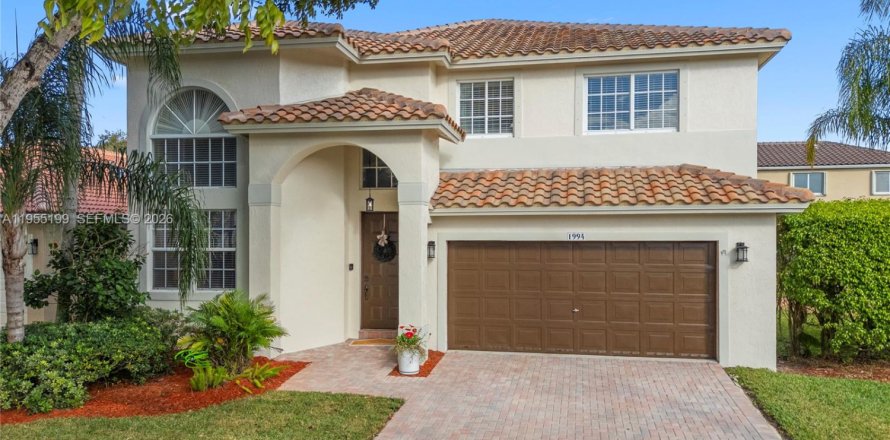 House in Pembroke Pines, Florida 4 bedrooms, 251.67 sq.m. № 2009589