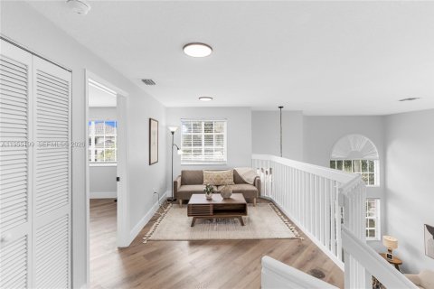 House in Pembroke Pines, Florida 4 bedrooms, 251.67 sq.m. № 2009589 - photo 17