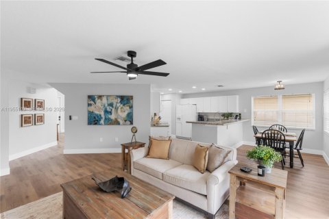 House in Pembroke Pines, Florida 4 bedrooms, 251.67 sq.m. № 2009589 - photo 7