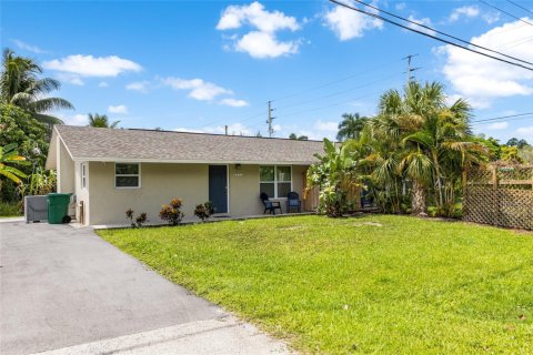 House in Naples, Florida 2 bedrooms, 82.31 sq.m. № 1072535 - photo 1