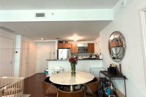 Condo in Miami, Florida, 2 bedrooms  № 1786576 - photo 8