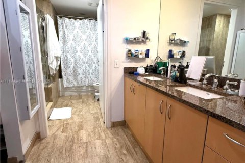 Condo in Miami, Florida, 2 bedrooms  № 1786576 - photo 7