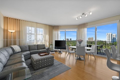 Снять в аренду кондоминиум в Авентура, Флорида 2 спальни, 121.89м2, № 1976308 - фото 1