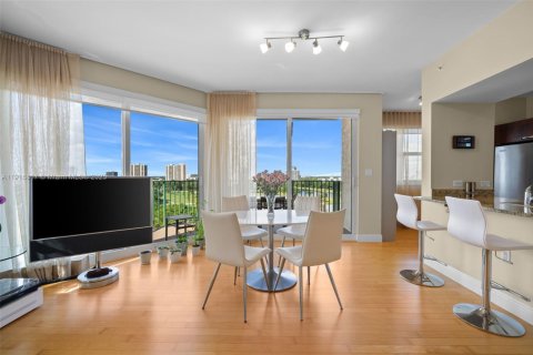 Снять в аренду кондоминиум в Авентура, Флорида 2 спальни, 121.89м2, № 1976308 - фото 2