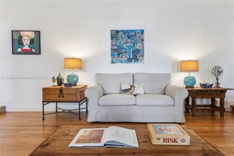 Casa en alquiler en Pinecrest, Florida, 4 dormitorios, 227.24 m2 № 2060047 - foto 4